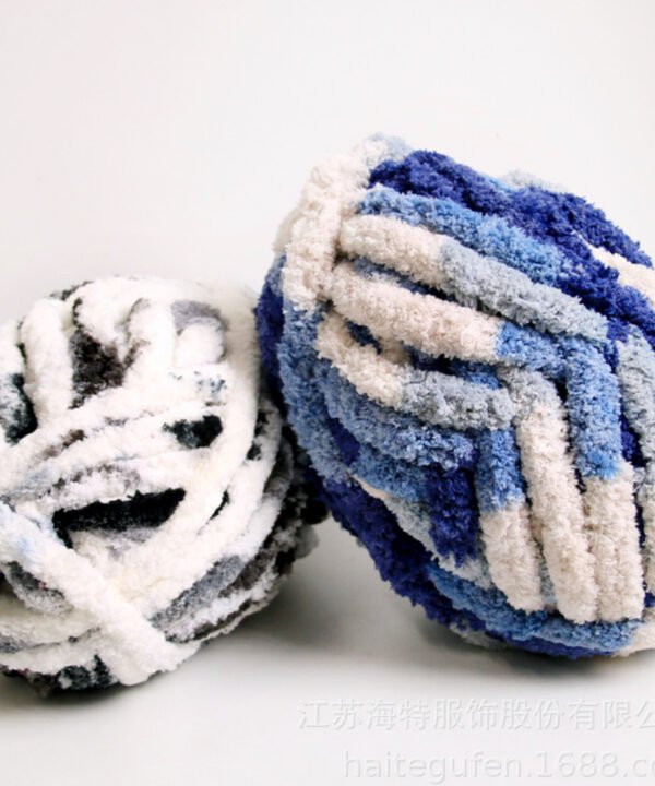 Jumbo chenille yarn / Blanket yarn